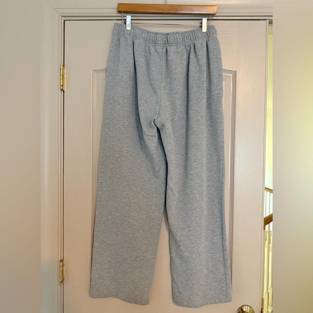 Alo Yoga Accolade Women's straight leg Athletic Heather Gray Sweatpants size L - Picture 5 of 6
